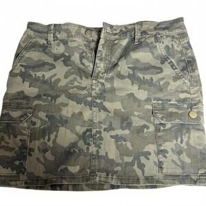 Ashley Mason Camo Short Skirt with Pockets.  Size‎ Large.